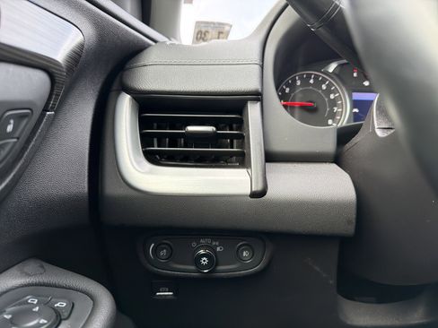 Used 2023 GMC Terrain SLT image 24