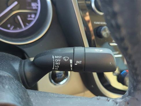 Certified 2019 Toyota Camry XLE FWD image 17