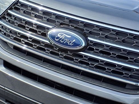 Certified 2022 Ford Explorer XLT w/ Equipment Group 202A image 31