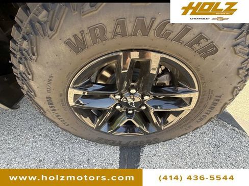 Certified 2024 Chevrolet Silverado 1500 Custom Trail Boss w/ Dark Appearance Package AWD/4WD image 31