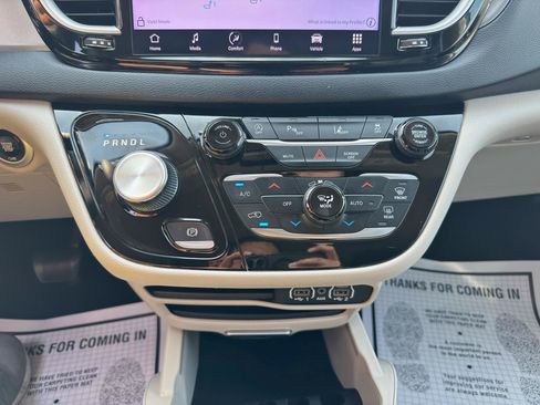 Used 2023 Chrysler Pacifica Touring-L FWD image 78