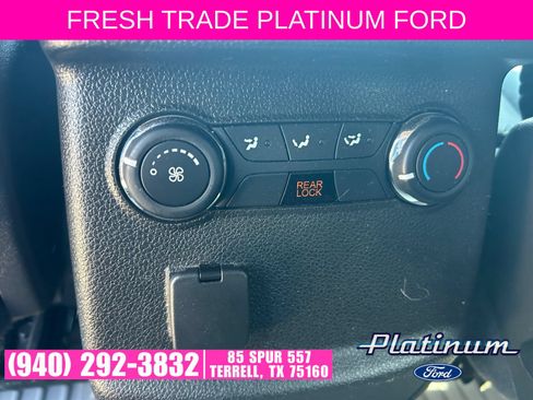 Used 2015 Ford Explorer XLT w/ Equipment Group 202B FWD image 9