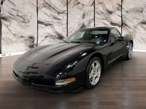 Used 1999 Chevrolet Corvette Coupe w/ Memory Pkg RWD image 2