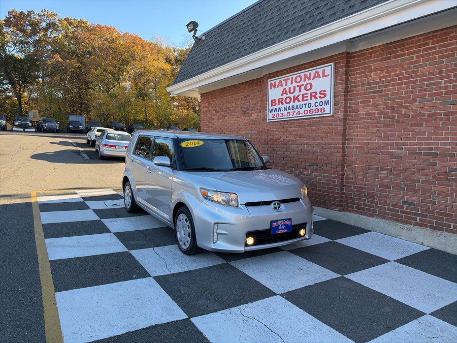 Used 2014 Scion xB FWD image 1