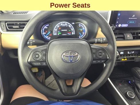 Used 2025 Toyota RAV4 LE image 11
