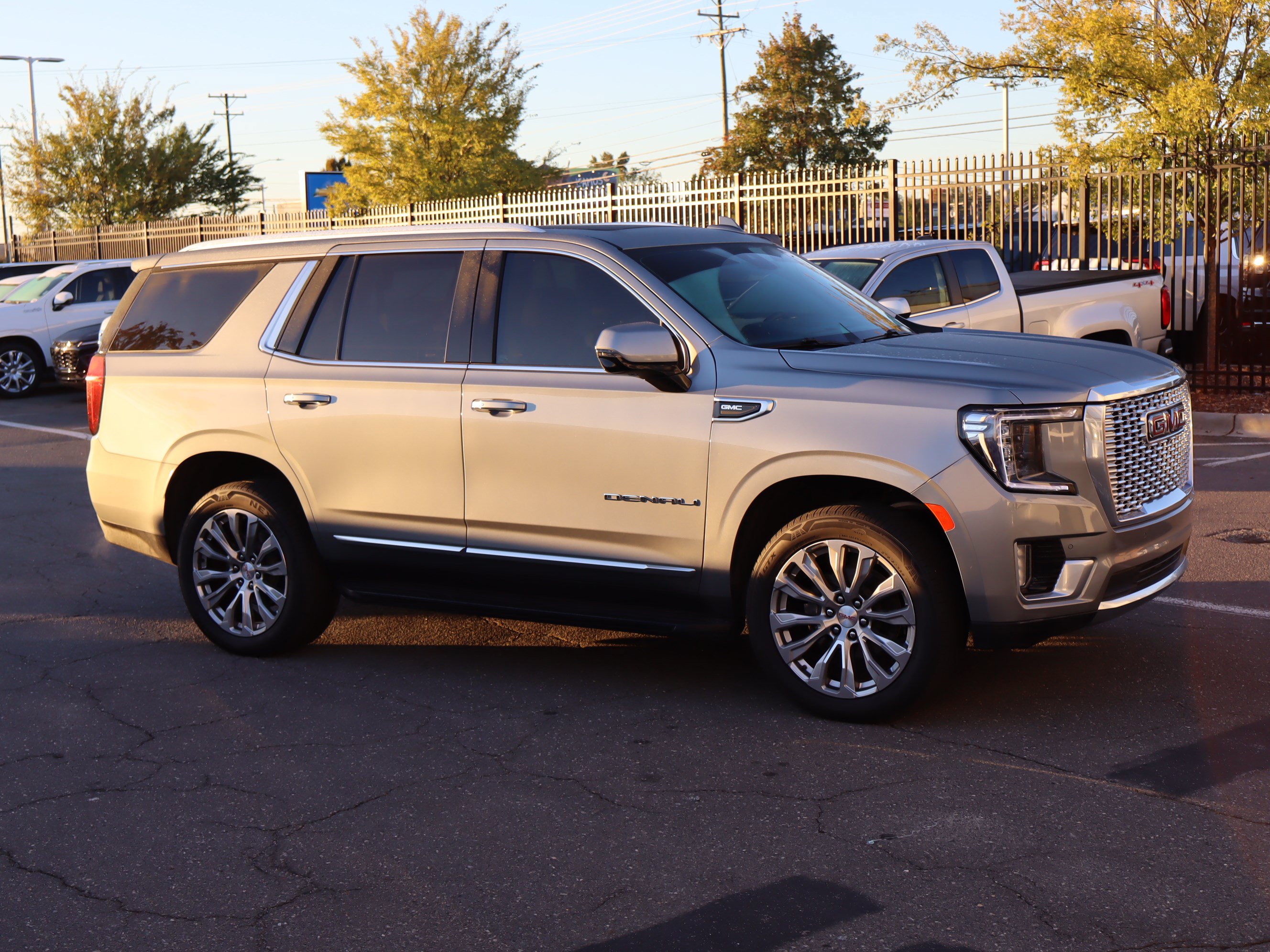 Used 2024 GMC Yukon Denali RWD image 2