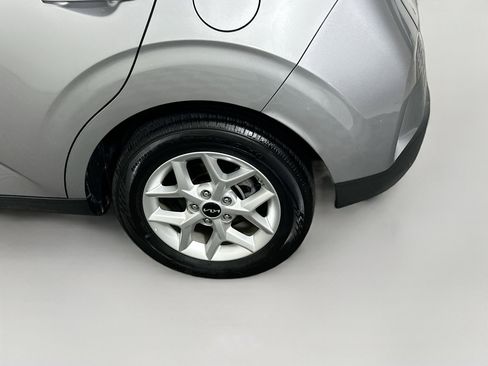 Used 2025 Kia Soul LX w/ LX Technology Package FWD image 11