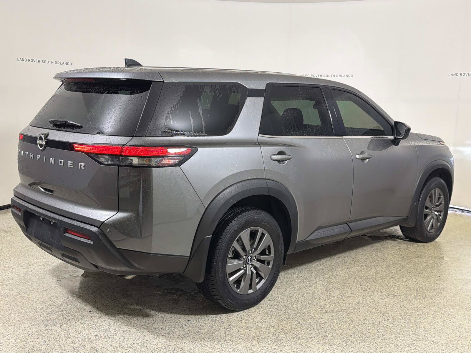 Used 2023 Nissan Pathfinder S FWD image 5