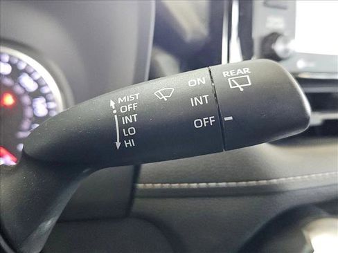 Used 2021 Toyota RAV4 LE image 12