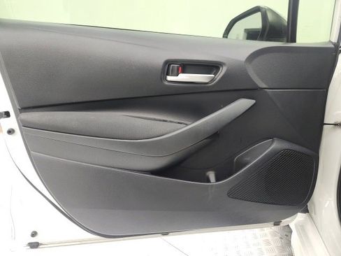 Used 2021 Toyota Corolla LE image 11