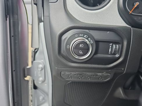 Used 2024 Jeep Gladiator Sport AWD/4WD image 20