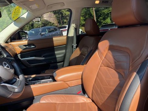Used 2022 Nissan Pathfinder Platinum w/ Cargo Package image 8