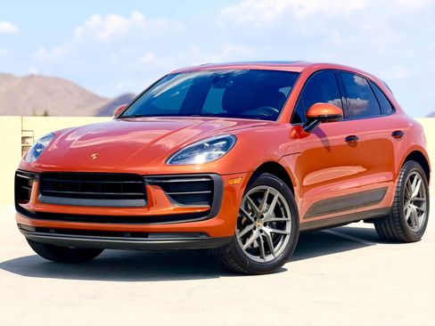 Used 2022 Porsche Macan AWD/4WD image 4