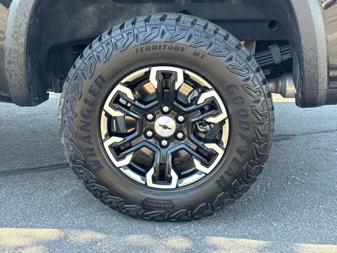 Used 2023 Chevrolet Silverado 1500 ZR2 w/ Technology Package AWD/4WD image 5