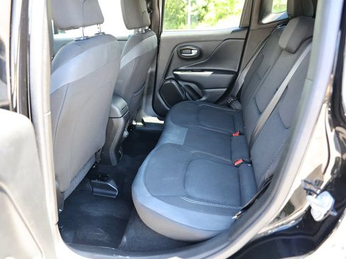 Used 2022 Jeep Renegade Altitude w/ Convenience Group AWD/4WD image 19