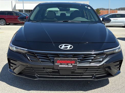 Used 2024 Hyundai Elantra SEL w/ Convenience Package image 3