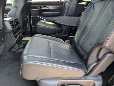 Used 2024 Jeep Wagoneer Series II AWD/4WD image 8