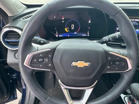 Used 2024 Chevrolet Trax LT w/ Sunroof Package FWD image 29