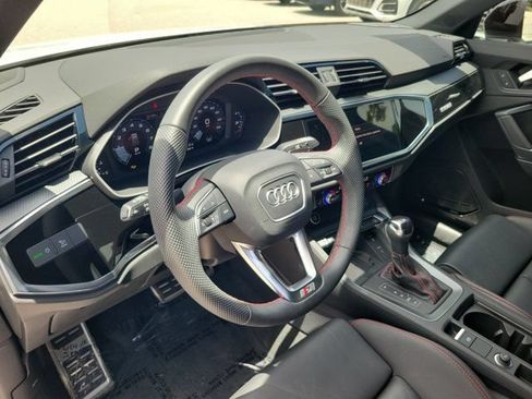 Certified 2025 Audi Q3 2.0T Premium Plus w/ Premium Plus Package AWD/4WD image 17