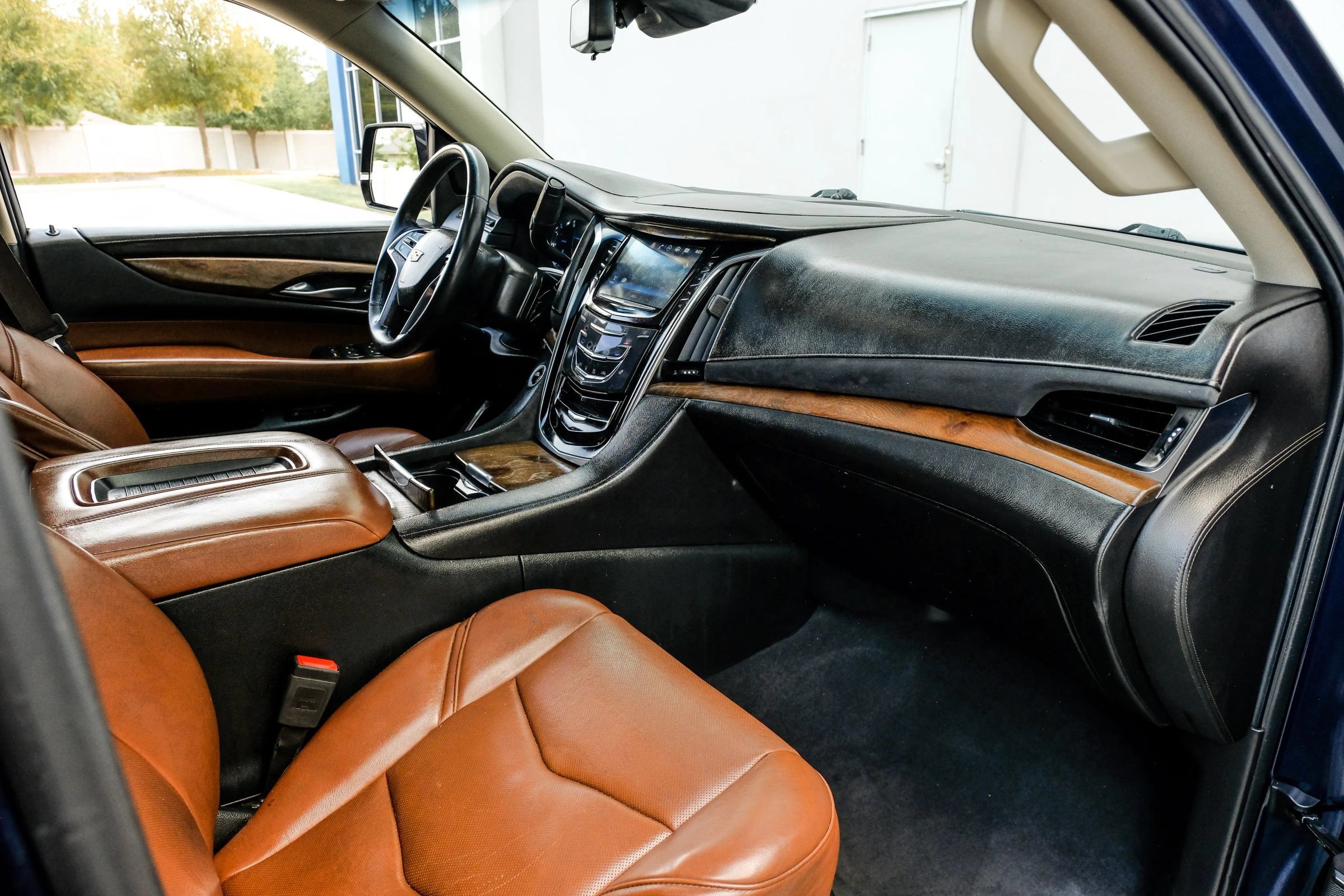 Used 2017 Cadillac Escalade Premium Luxury AWD/4WD image 21