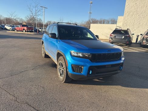 Used 2022 Jeep Grand Cherokee Trailhawk w/ Luxury Tech Group III image 6