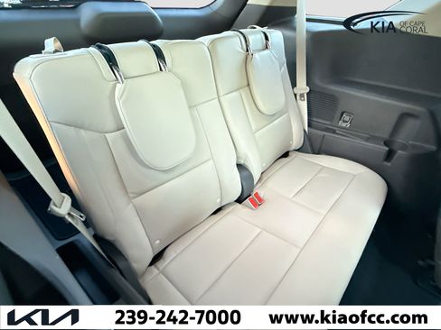 Used 2022 Ford Explorer Platinum w/ Technology Package image 22