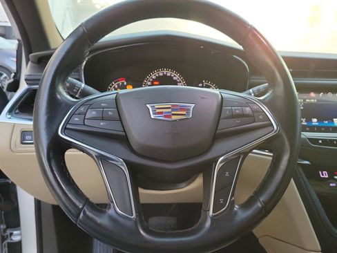 Used 2019 Cadillac XT5 Base image 16