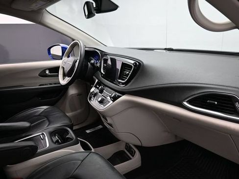 Used 2020 Chrysler Pacifica Limited FWD image 35