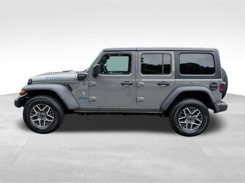 Used 2023 Jeep Wrangler Unlimited w/ Cold Weather Group AWD/4WD image 2