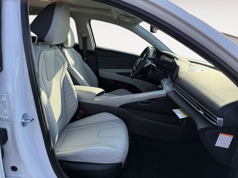 New 2026 Hyundai Elantra Limited image 19