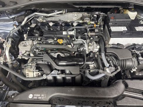 Used 2023 Toyota Corolla Cross XLE image 9