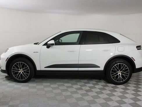 New 2025 Porsche Macan 4 Electric image 2