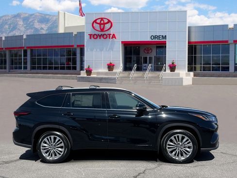 New 2026 Toyota Highlander Platinum AWD/4WD image 3