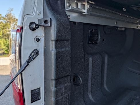 Used 2019 Nissan Titan SL w/ Texas Titan Edition image 17