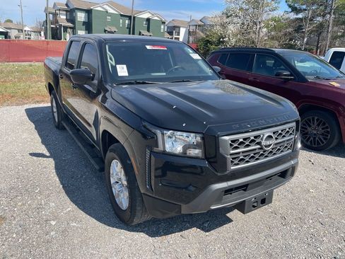Used 2022 Nissan Frontier SV image 2