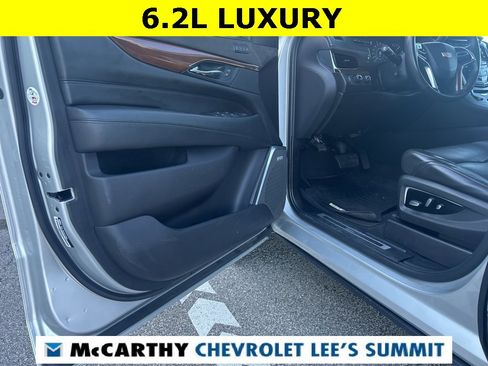 Used 2019 Cadillac Escalade Luxury image 19