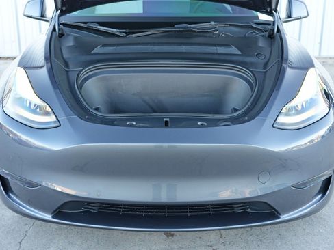 Used 2022 Tesla Model Y Long Range image 8