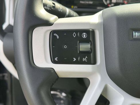 Used 2025 Land Rover Defender 110 S image 22