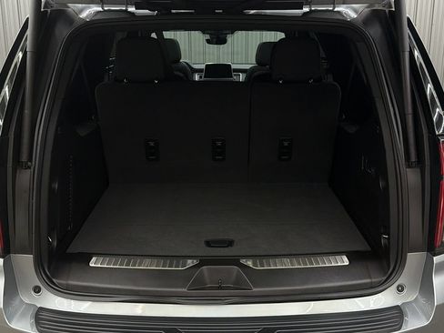 Used 2024 Chevrolet Suburban High Country AWD/4WD image 13