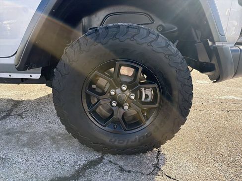 Used 2024 Jeep Wrangler Unlimited AWD/4WD image 31