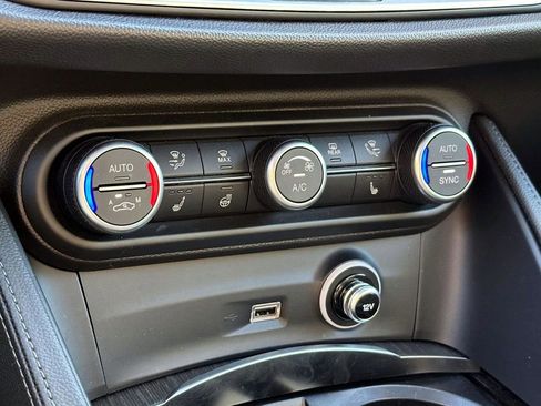 Used 2022 Alfa Romeo Stelvio Ti image 31