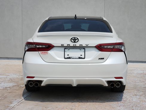 Used 2022 Toyota Camry XSE FWD image 7