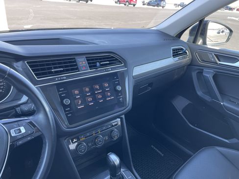 Used 2018 Volkswagen Tiguan SE w/ Panoramic Sunroof Package image 15