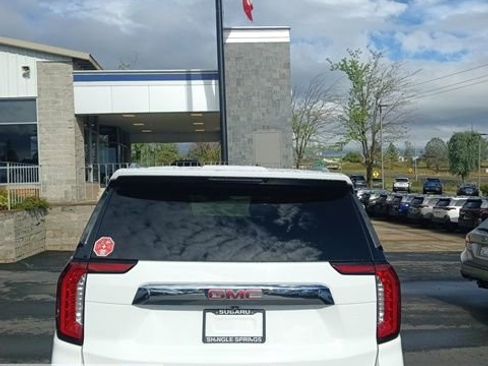 Used 2022 GMC Yukon XL SLT w/ SLT Luxury Package AWD/4WD image 4