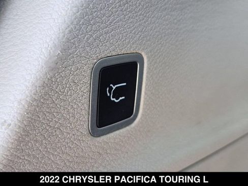 Used 2022 Chrysler Pacifica Touring-L FWD image 24
