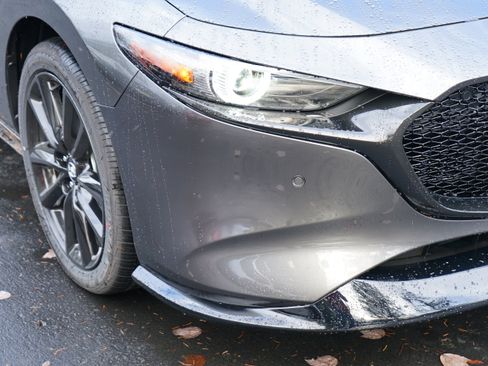 New 2026 MAZDA MAZDA3 Hatchback w/Premium Plus Pkg image 9