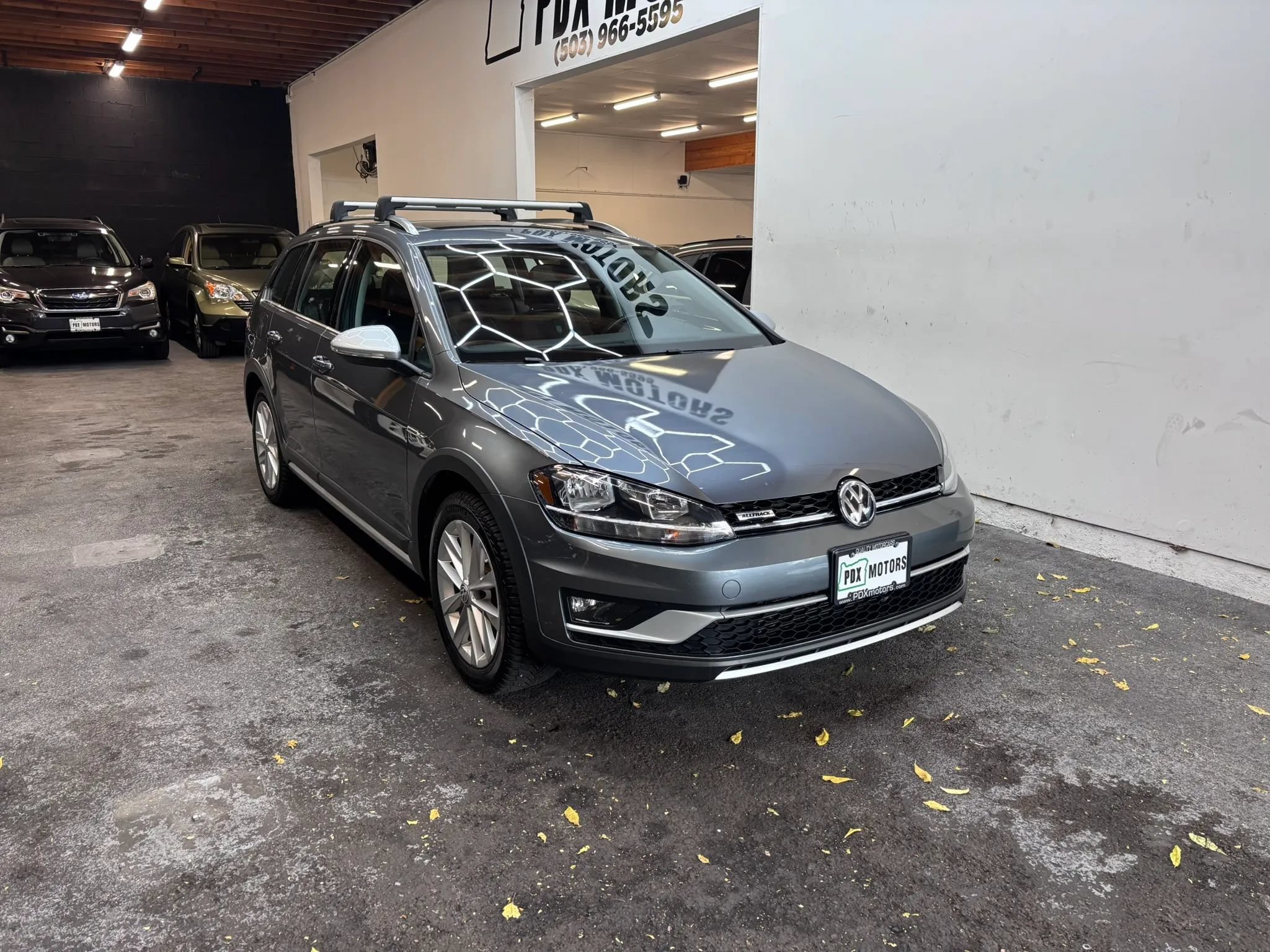 Used 2018 Volkswagen Golf Alltrack SE AWD/4WD image 2