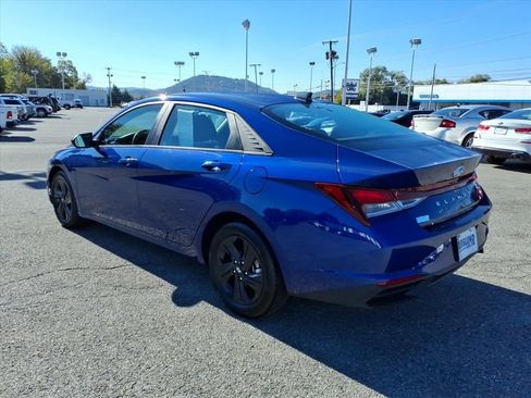 Used 2023 Hyundai Elantra SEL image 6