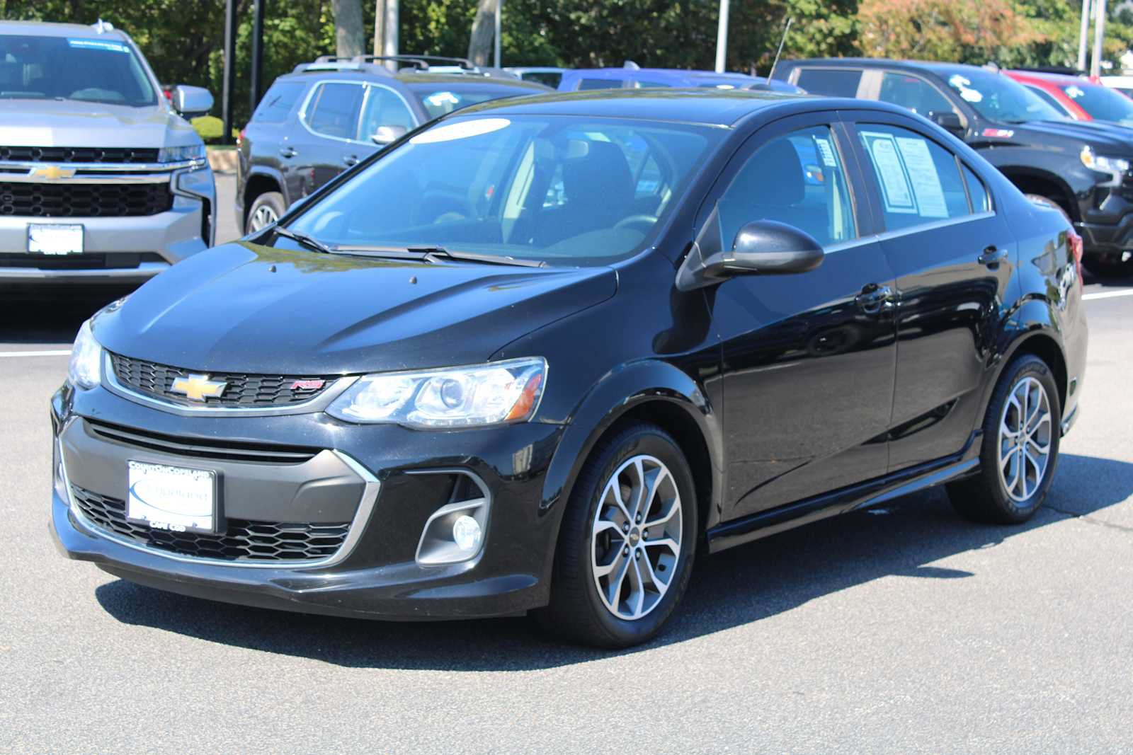 Used 2017 Chevrolet Sonic LT w/ Convenience Package FWD image 3