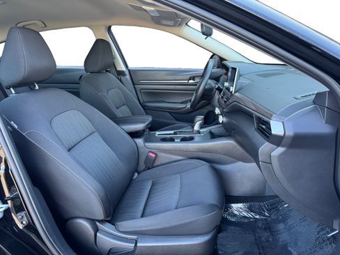 Used 2025 Nissan Altima 2.5 SV FWD image 15